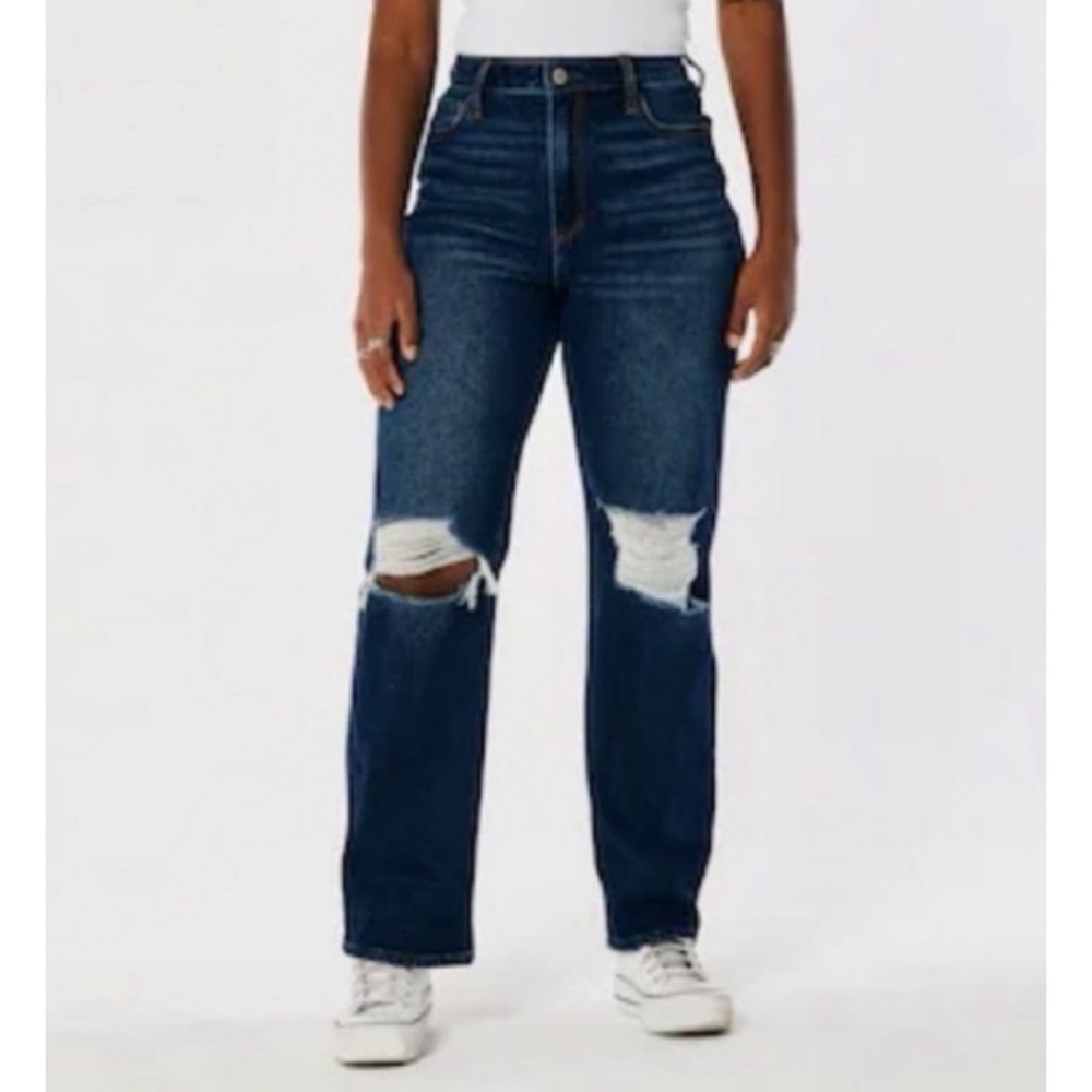 Hollister Curvy Ultra High Rise Dad Jean in a Dark Wash, size W 33 ( 17 short)